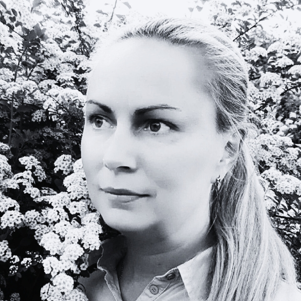 Ткач Яніна Анатоліївна - головний бухгалтер театру